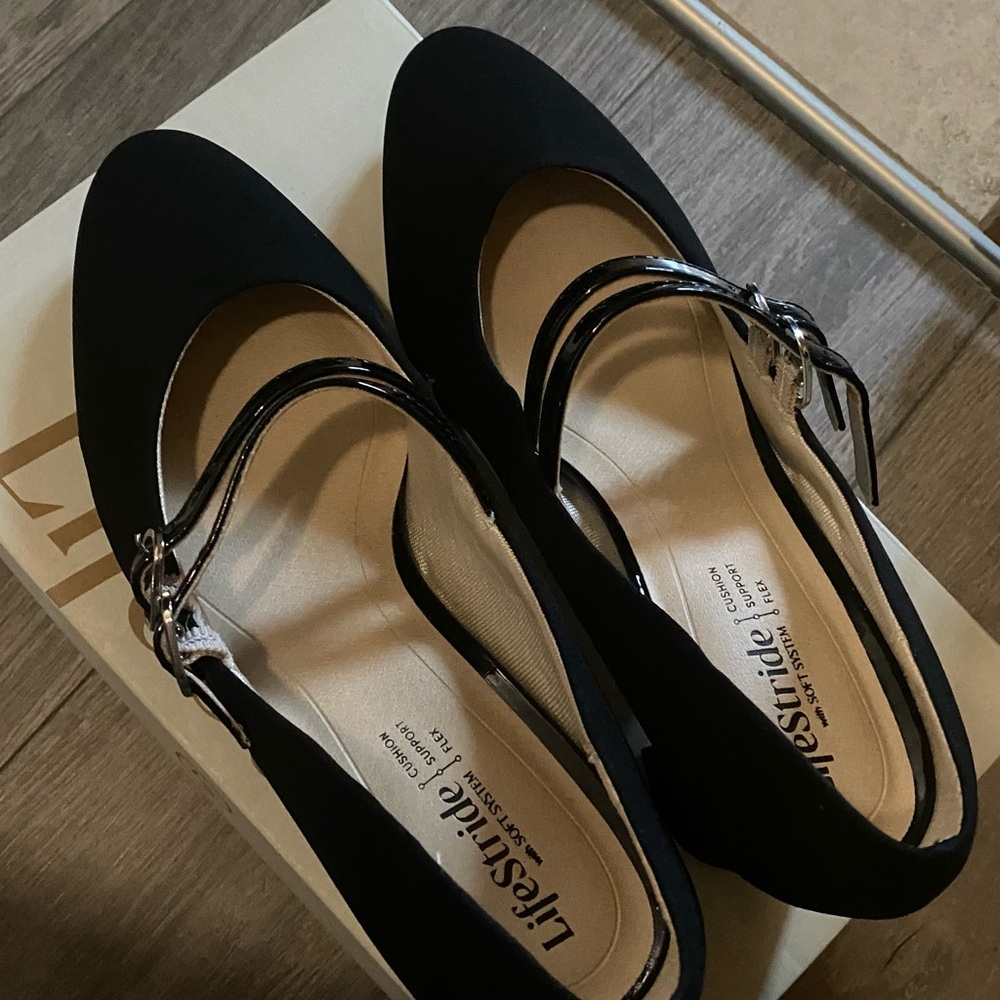 Life Stride Women's Black Flats with Patent Straps